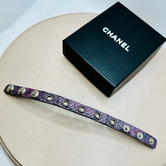 CHANEL EUC Vtg Exotic Purple Iridescent Python Snap CC Bracelet - Picture 8 of 12
